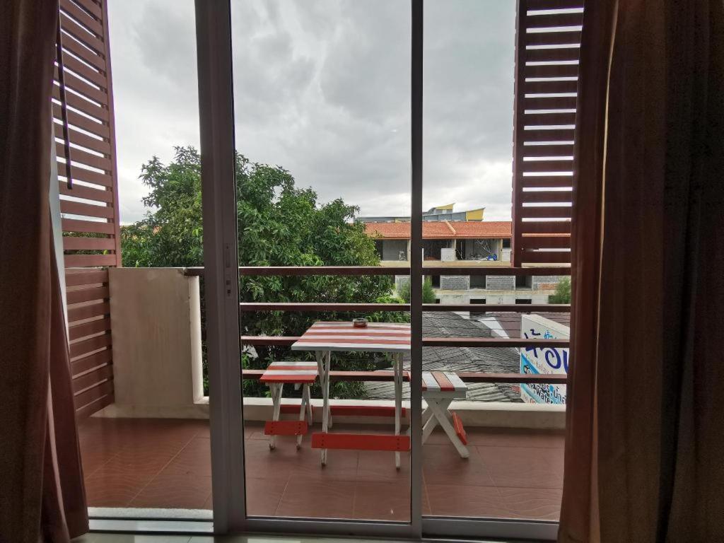 Tontalay Hotel Bangsaen Buitenkant foto