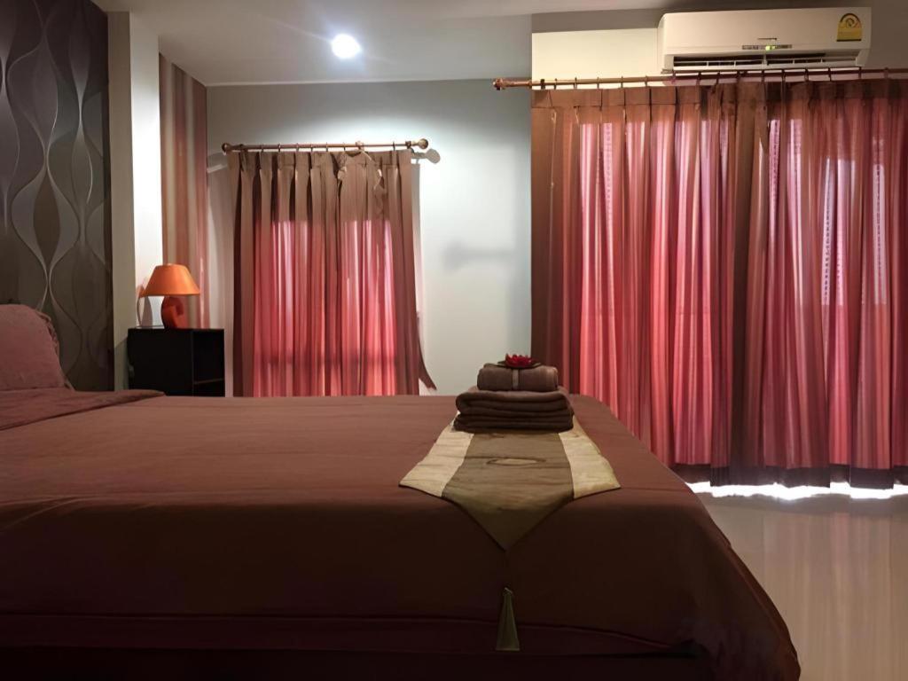 Tontalay Hotel Bangsaen Buitenkant foto