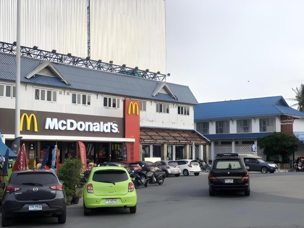 Tontalay Hotel Bangsaen Buitenkant foto