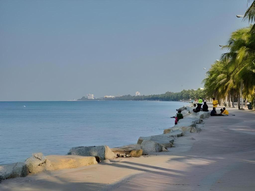 Tontalay Hotel Bangsaen Buitenkant foto