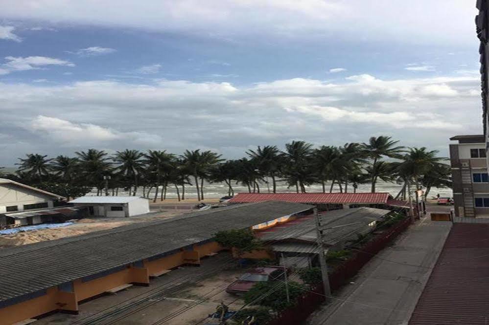 Tontalay Hotel Bangsaen Buitenkant foto
